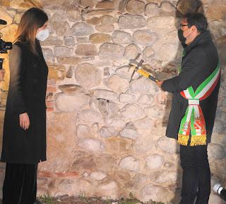 Teatro Romano, comincia l'abbattimento dei palazzi Adamoli e Salvoni