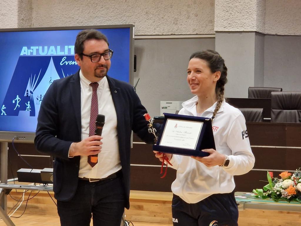 Il Comune omaggia con una targa la campionessa di pattinaggio Ambra Florimbi