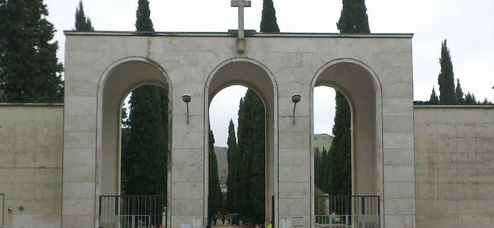 I lavori di risanamento del  portale del Cimitero Monumentale