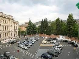 Il parcheggio di Piazza Dante torna al Comune