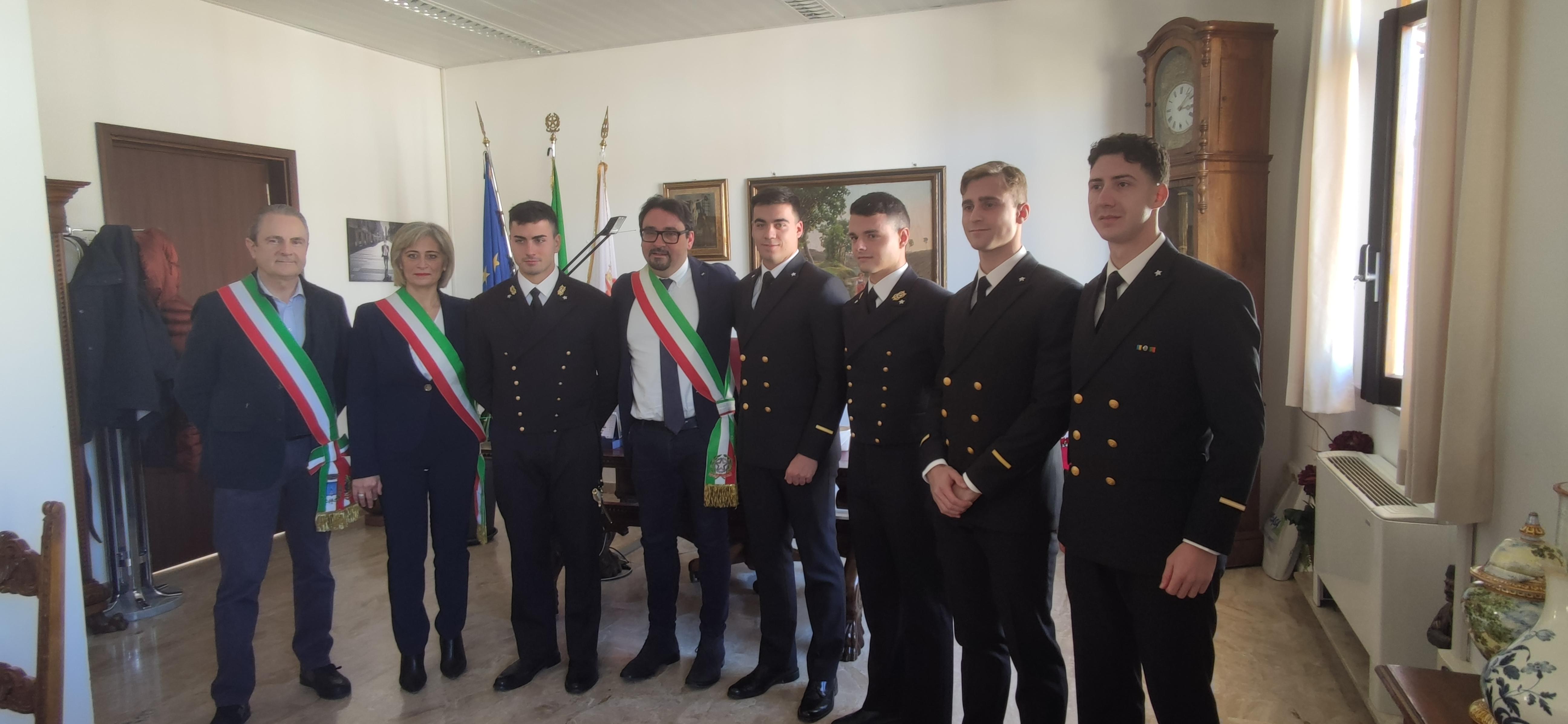 In municipio, cinque cadetti dell'Accademia Navale di Livorno